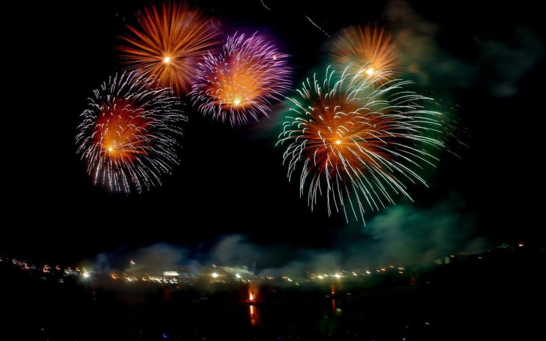 Se ilumina cielo de Mazatlán con «Luces de Maratón»