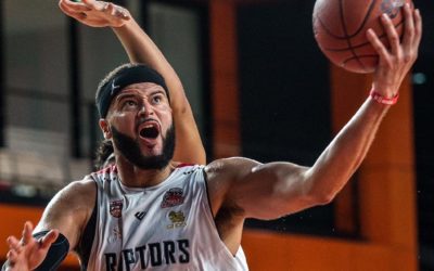 Gigante a la defensiva del Tri en el Jump10