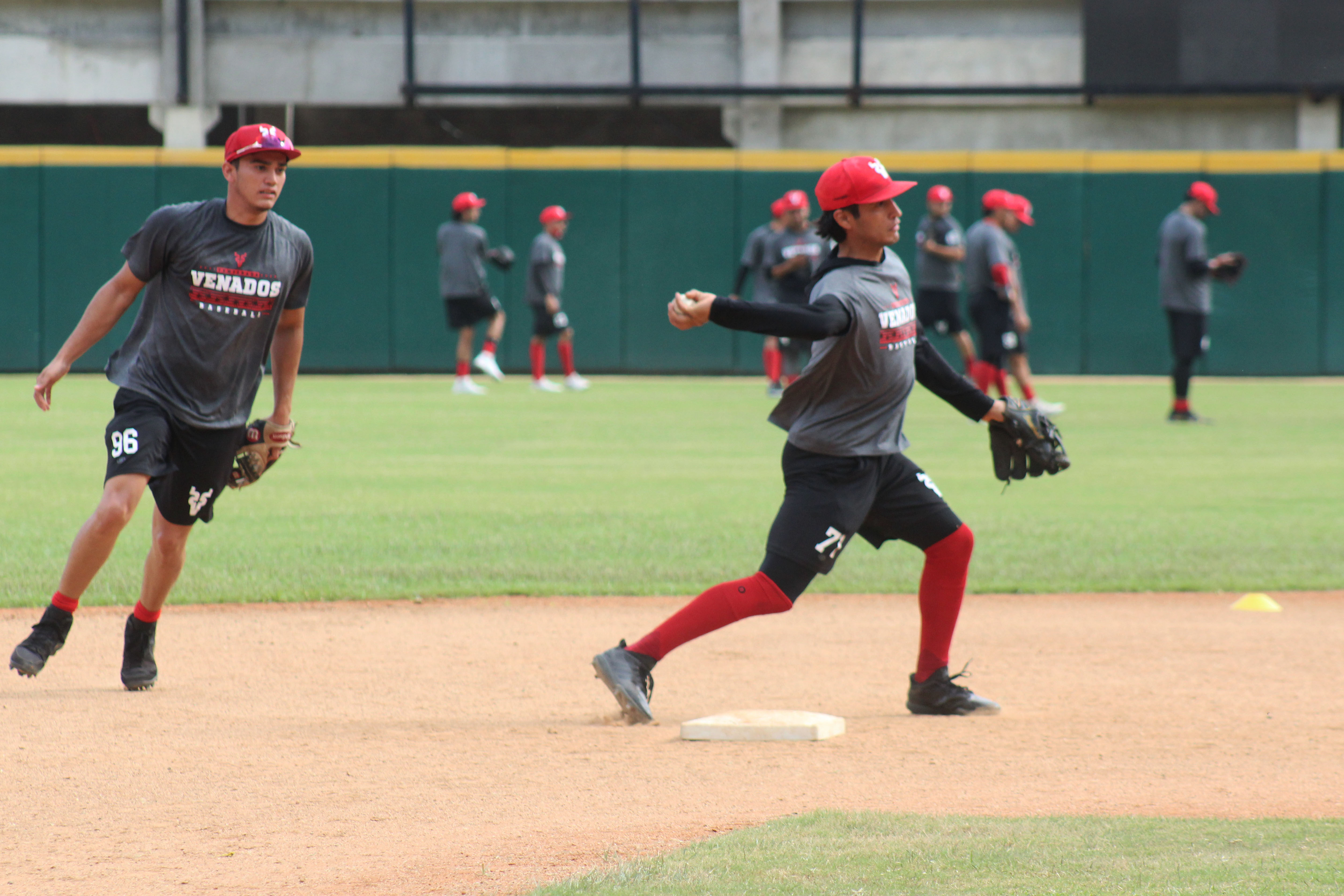 Eddie Díaz trabaja en perfeccionar fundamentos en Venados de Mazatlán